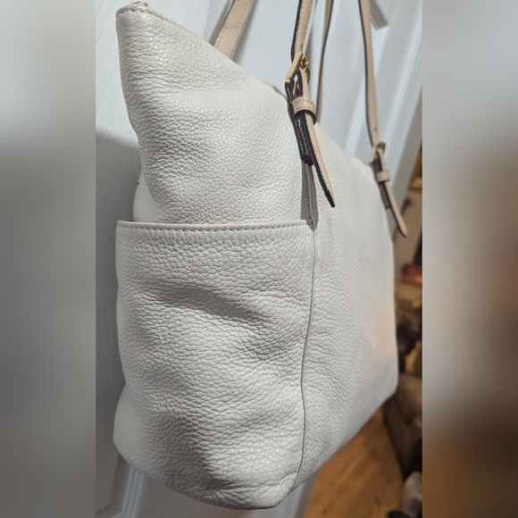 Michael Kors Jet Set Tote - Picture 7 of 16